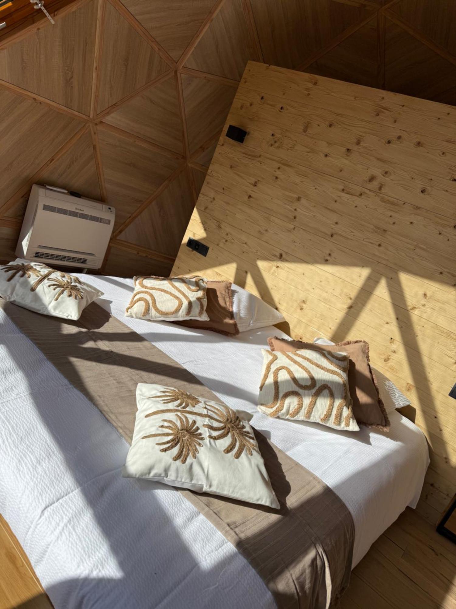 Hotel Giorgi Et Logements Insolites-Jacuzzi Prive Bastogne Exterior foto